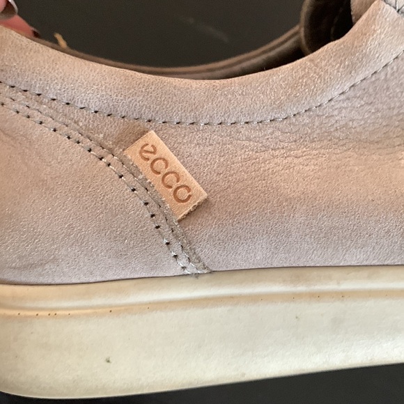 ECCO zip casual tennis shoe taupe, size 7 - Picture 4 of 7